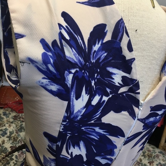 Blue and white floral print romper - Picture 5 of 6